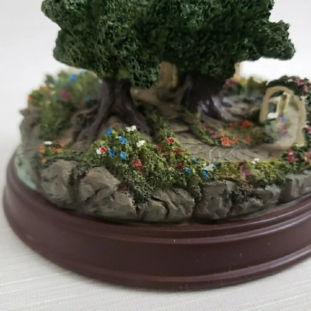 Thomas Kinkade Beacon of Hope Seaside Memories Lighted Lighthouse Figurine